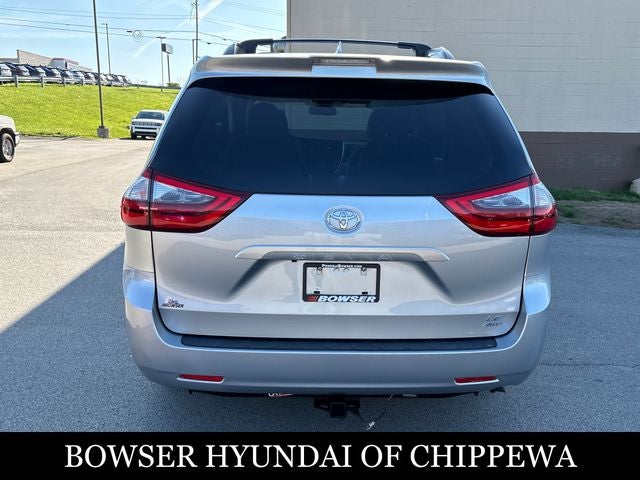2020 Toyota Sienna LE 7 Passenger