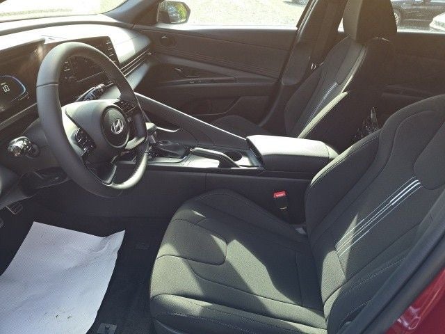 2025 Hyundai Elantra SEL - Photo 4