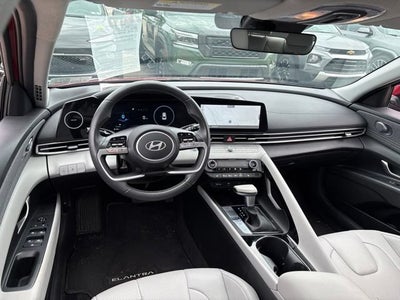 2025 Hyundai ELANTRA Limited