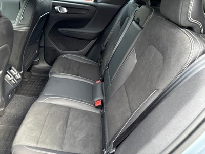 2021 Volvo XC40 R-Design
